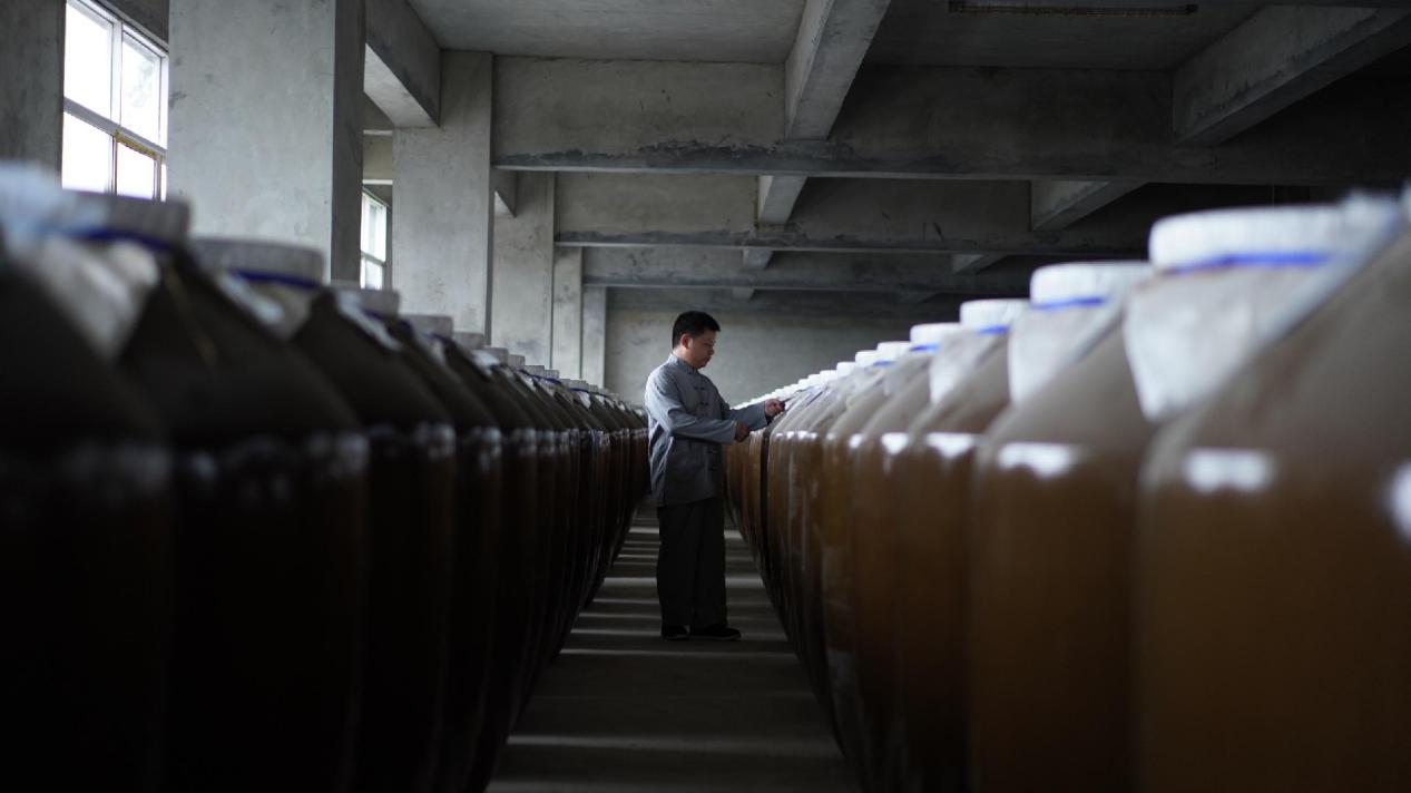 石荣霄酒怎么样？贵州老酒力量，口碑持续破圈