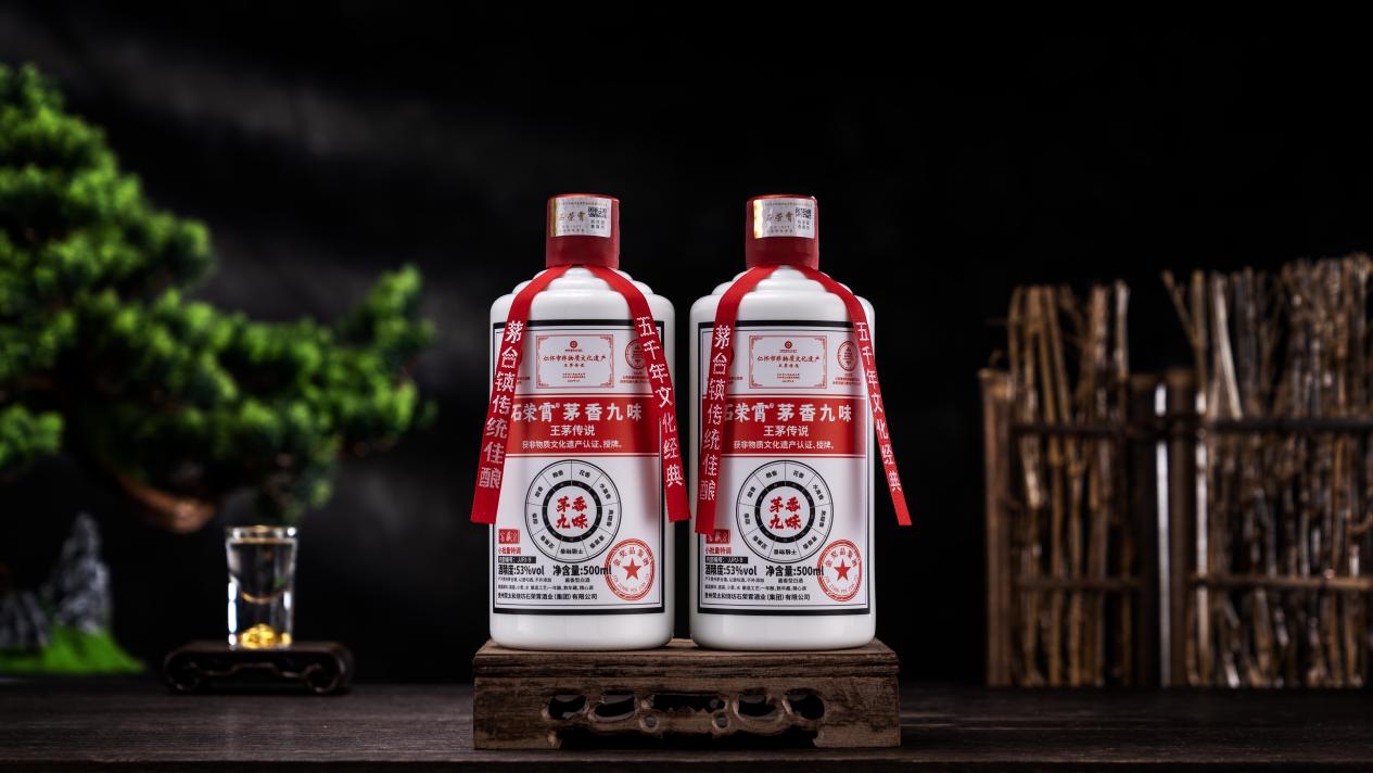 石荣霄是什么段位的酒？和茅台比起来怎么样？